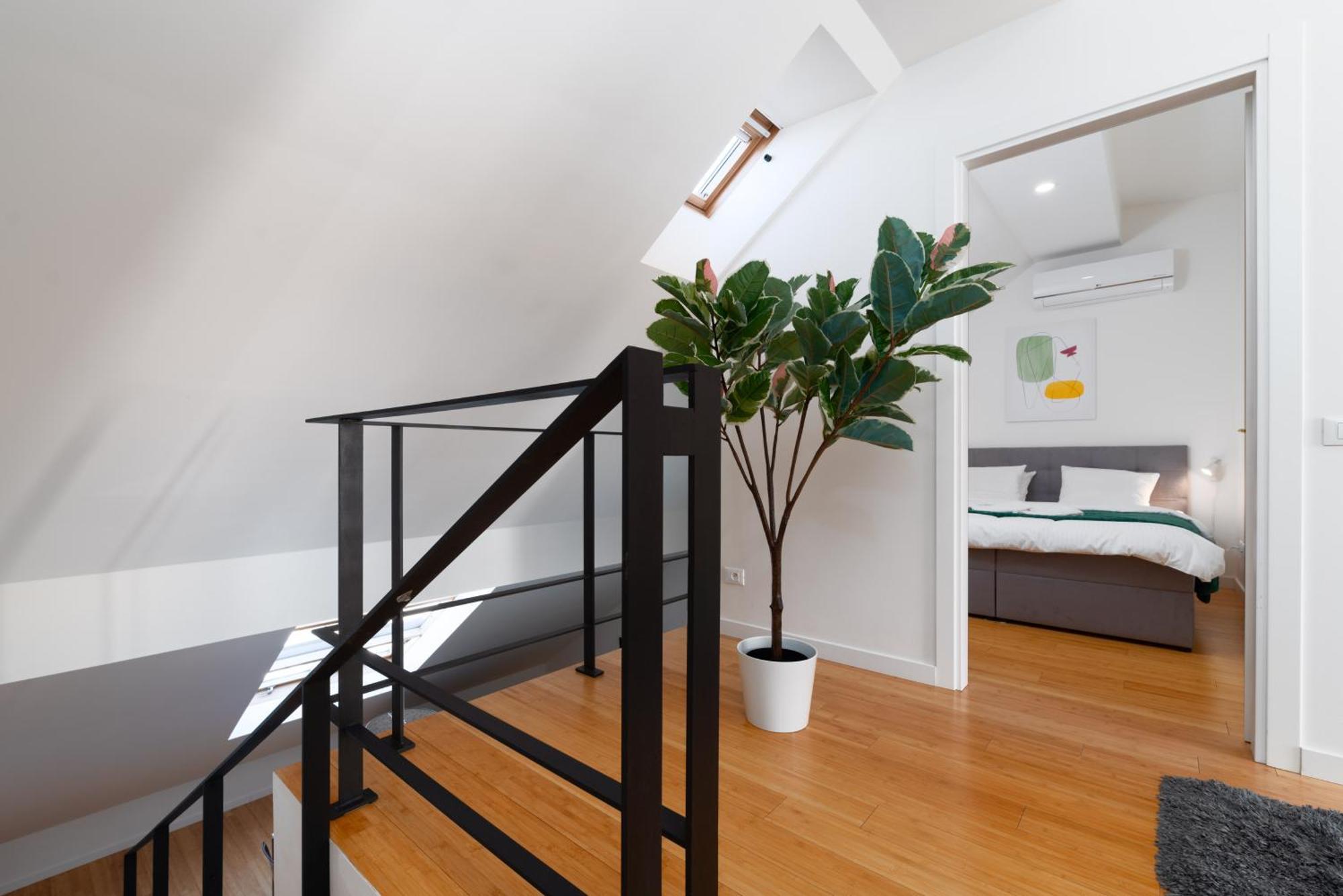 Two-level With A Terrace Near The Vltava River Prag